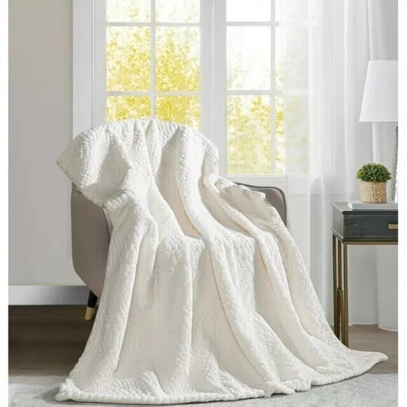 Better Homes & Gardens Other - Better Homes & Gardens Polyester Faux Fur Reversible Throw Cream White 50" x 60"